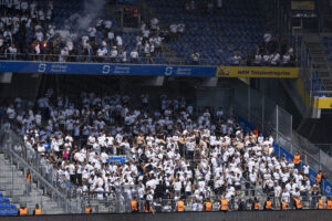 FCK-fans på tribunen på Brøndby Stadion.