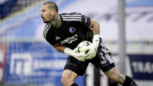 Dominik Kotarski i aktion for FC København