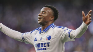 Youssoufa Moukoko jubler over en scoring