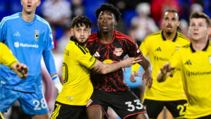 Roald Mitchell i en kamp mod amerikanske Columbus Crew