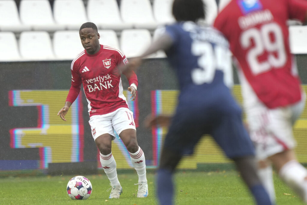 Jonathan Amon i aktion for Vejle BK den 5. oktober 2025 mod FC Nordsjælland i Superligaen.