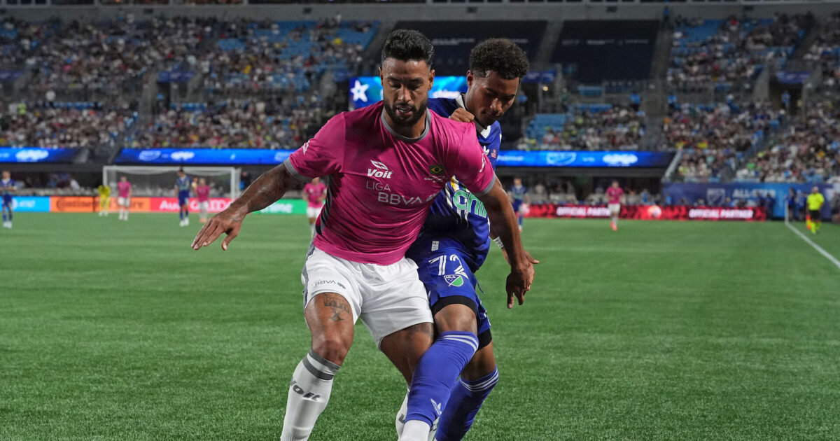 LIVE: Brøndby-ejers klubber tæt på kæmpe handel Jul 29, 2026; Charlotte, NC, USA; Liga MX All Stars defender Nathan Silva of Pumas UNAM (3) shields the ball from MLS All Stars midfielder Zavier Gozo of Real Salt Lake (72) in the second half during the All-Star Match at Bank of America Stadium. Mandatory Credit: Jim Dedmon-Imagn Images