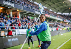 Tobias Sana under en kamp for Malmö FF.