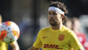 Emiliano Marcondes med øjnene på bolden.