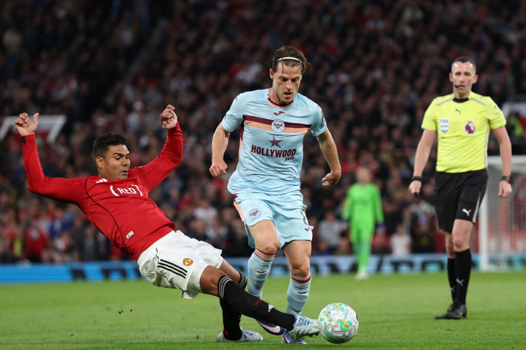 Mathias Jensen under Brentfords kamp mod Manchester United.