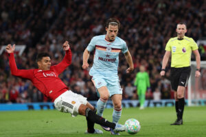Mathias Jensen under Brentfords kamp mod Manchester United.