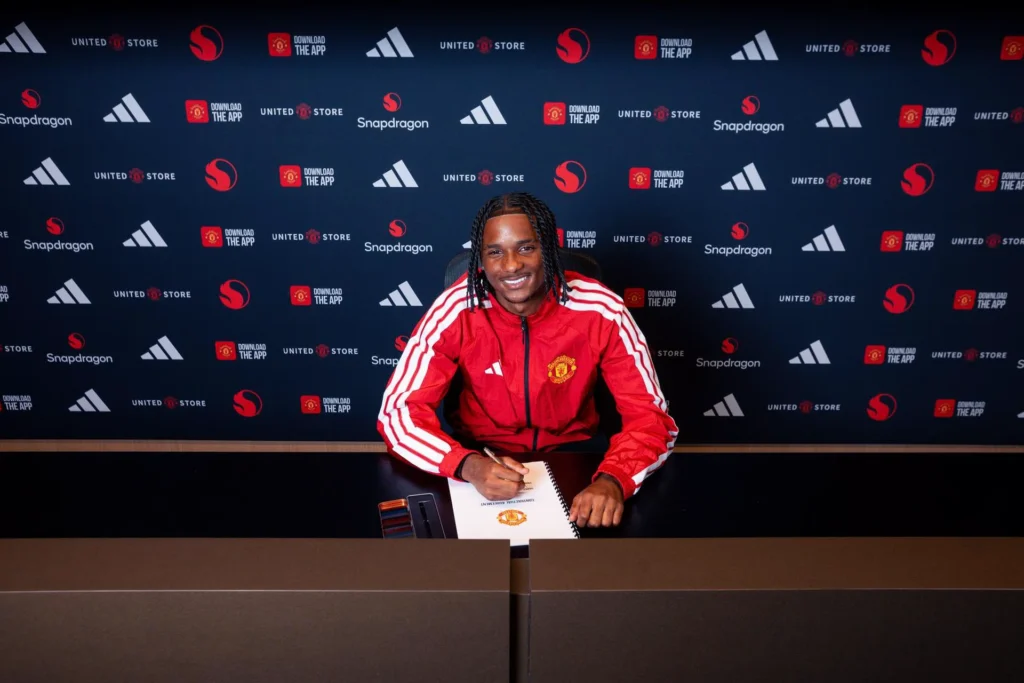 Tynan Thompson præsenteres i Manchester United.