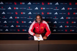 Tynan Thompson præsenteres i Manchester United.
