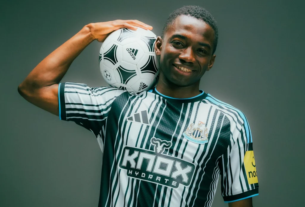 Bazoumana Touré præsenteres i Newcastle.