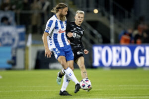 Bjørn Paulsen i aktion for OB mod Sønderjyske.