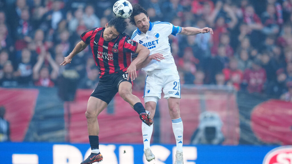 Thomas Delaney i duel mod Cho.