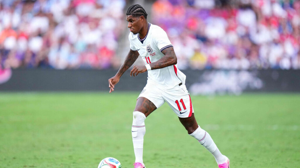 Marcus Rashford dribler med bolden