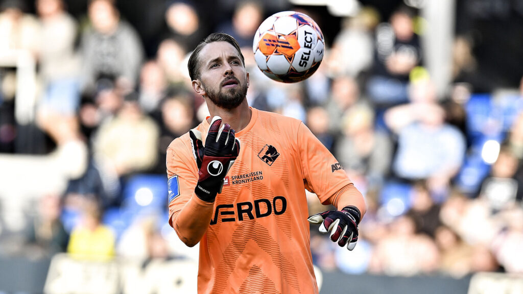 Patrik Carlgren i kamp for Randers FC