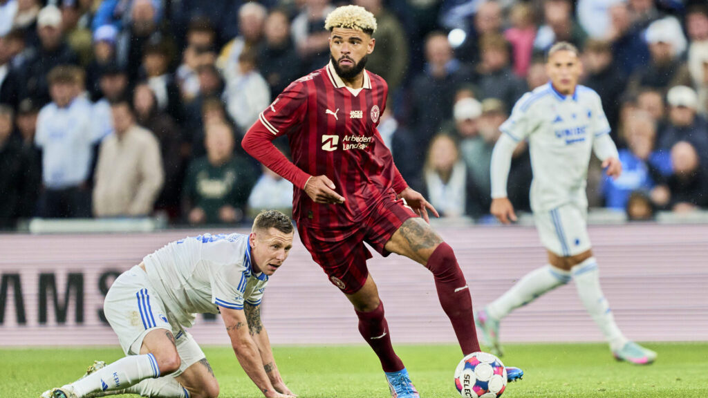 Philip Billing i duel med FCK.