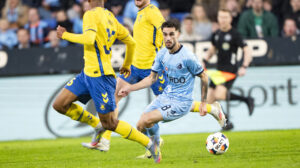 Noah Sahmoun i aktion for Randers FC.