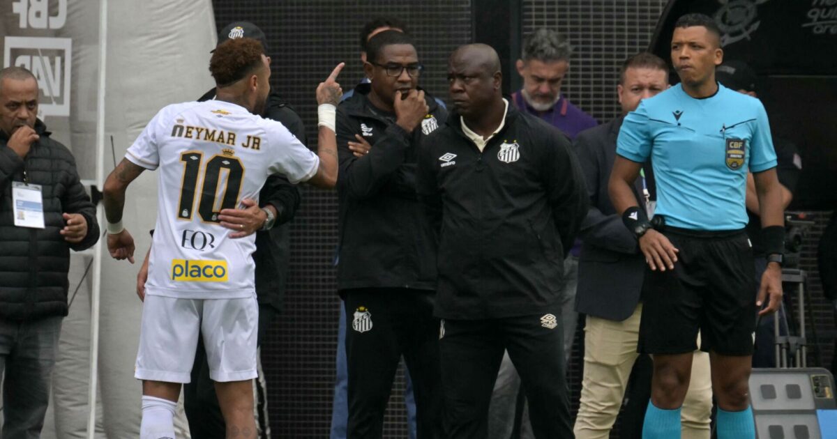 Rasende Neymar: Fejl fra dommerne  sendte stjernen fra banen Foto: Photo by NELSON ALMEIDA 
