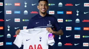 Savinho bliver præsenteret i Tottenham