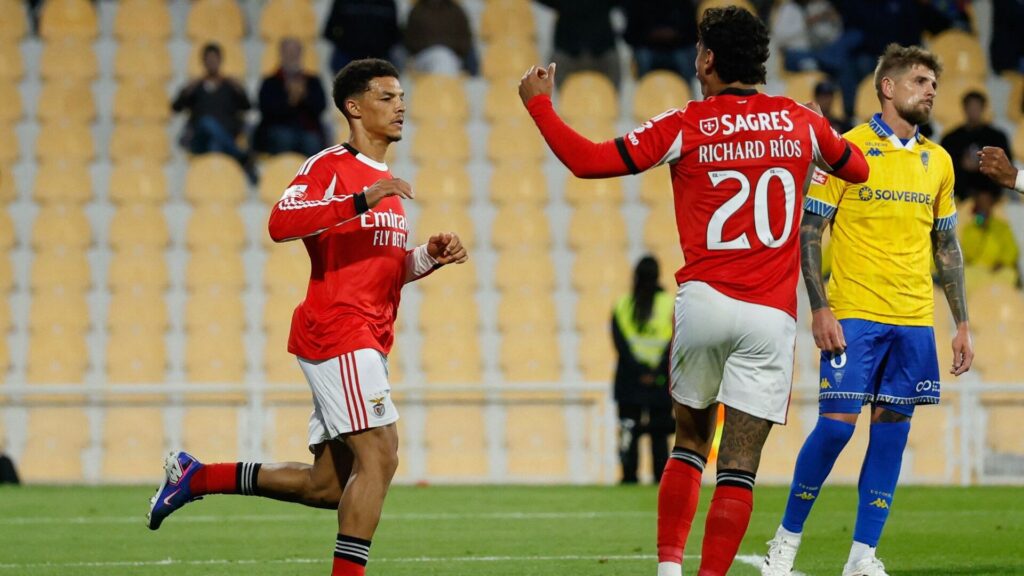 Alexander Bah jubler med RIchard Rios efter scoring.