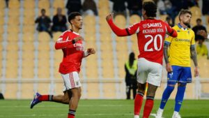 Alexander Bah jubler med RIchard Rios efter scoring.