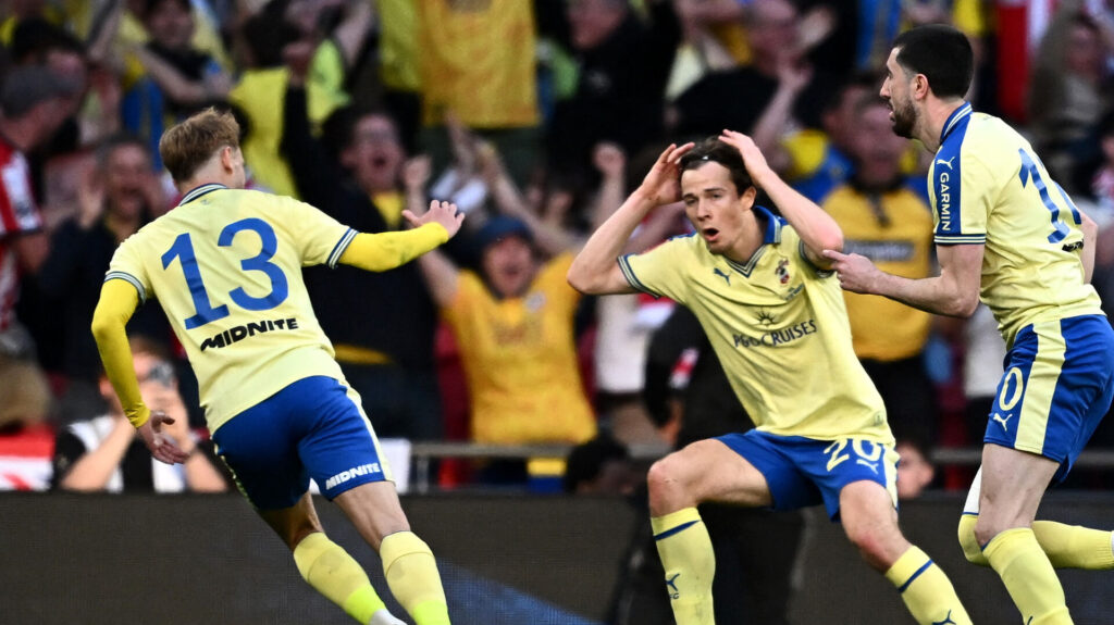 Southampton-spillere jubler over scoring.