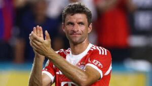 Thomas Müller klapper.