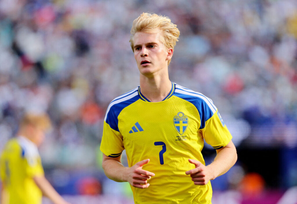 Lucas Bergvall i kamp for Sverige.