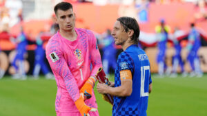 Dominik Livakovic sammen med Luka Modrid til dette års VM