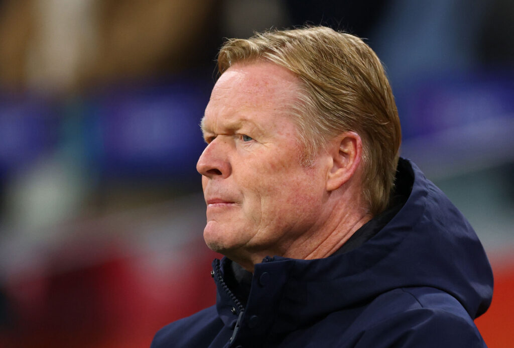Ronald Koeman på sidelinjen under en kamp med Holland.