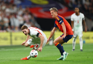 Elliot Anderson, Dani Olmo