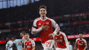 Arsenals Kai Havertz fejrer en scoring imod Burnley