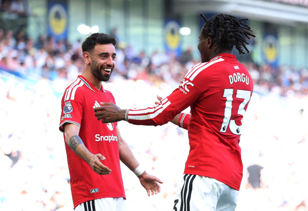 Bruno Fernandes og Patrick Dorgu jubler.