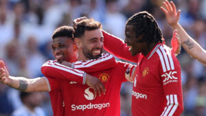 Bruno Fernandes og Patrick Dorgu jubler over scoring.