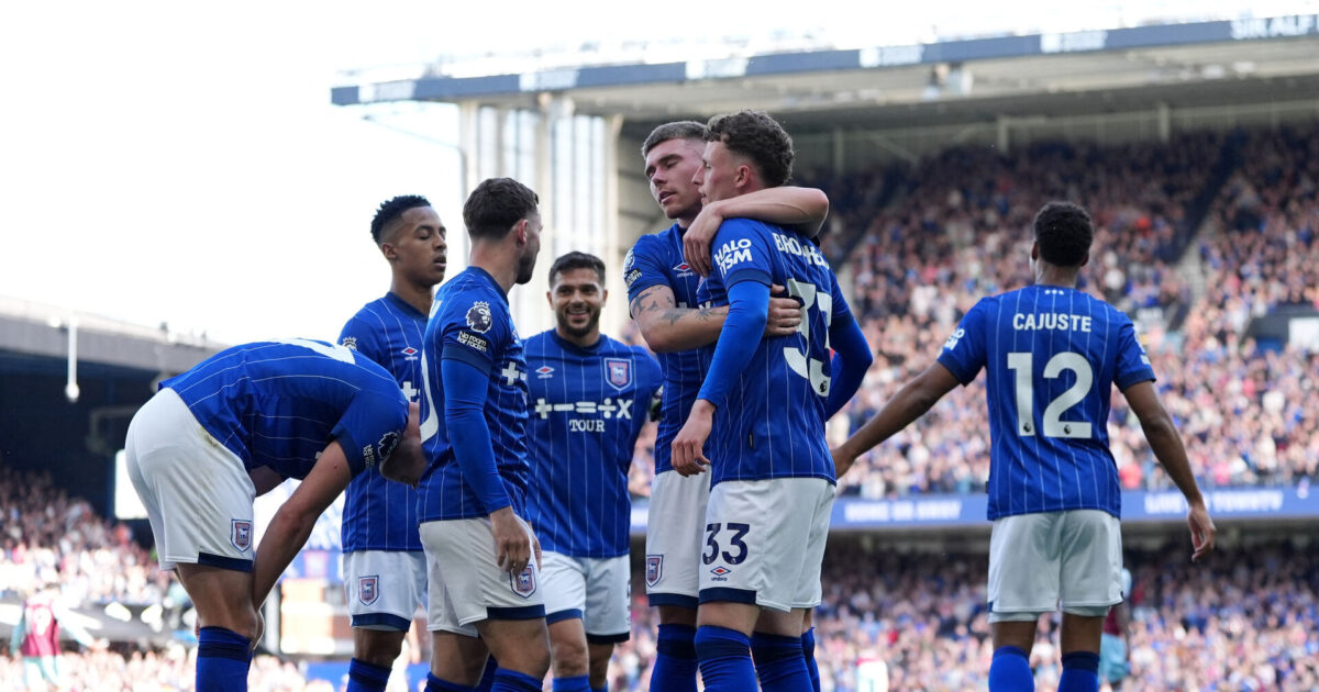Premier League-oprykker er fundet: Fejret med vild baneinvasion Foto: Ritzau Scanpix/REUTERS