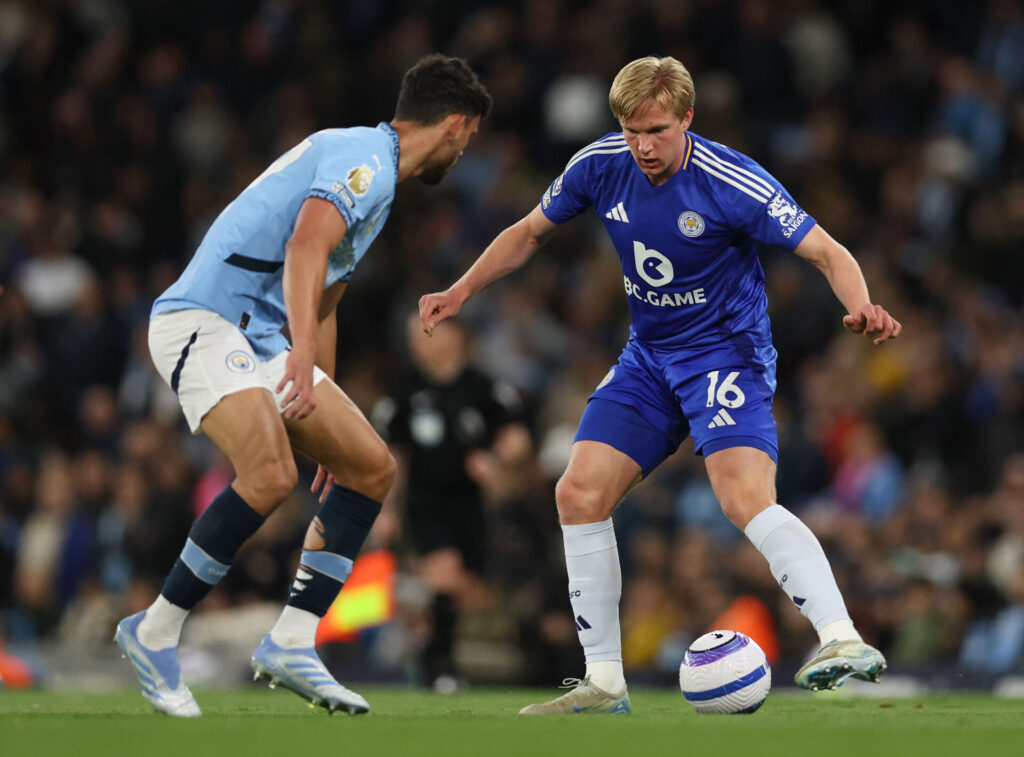 Victor Kristiansen i aktion mod Manchester City.
