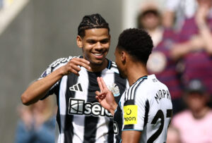 William Osula og Jacob Murphy i jubel