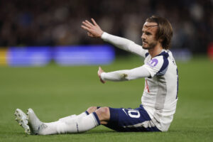 James Maddison på græsset.