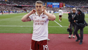 Leandro Trossard jubler efter scorig.