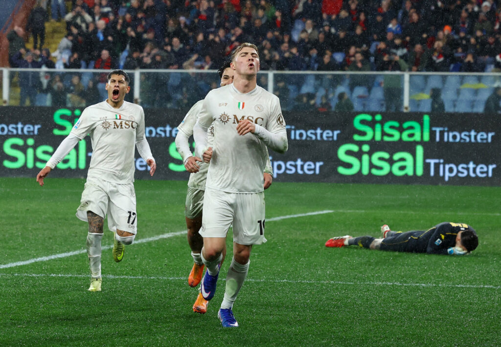 Rasmus Højlund fejrer en scoring for Napoli.