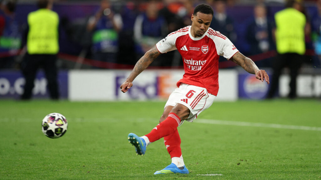Gabriel sparker straffespark for Arsenal