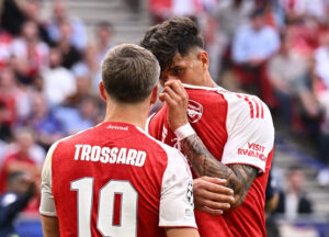 LEandro Trossard og Piero Hincapie for Arsenal under CL-finale mod PSG den 30. maj 2026.