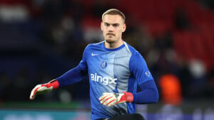 Chelseas Filip Jørgensen varmer op