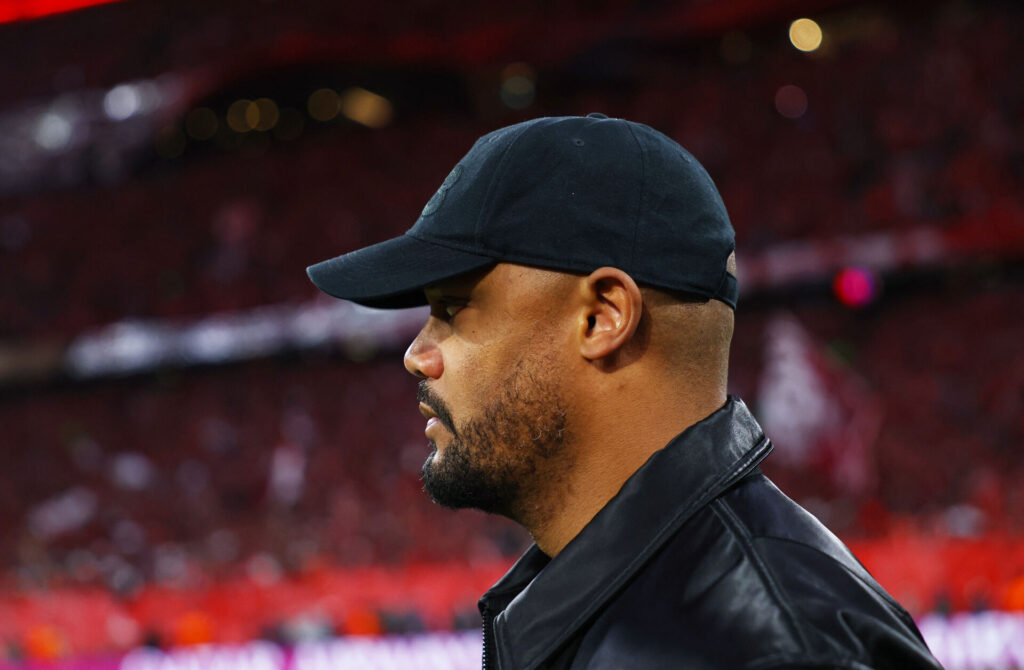 Vincent Kompany på sidelinjen for Bayern München.