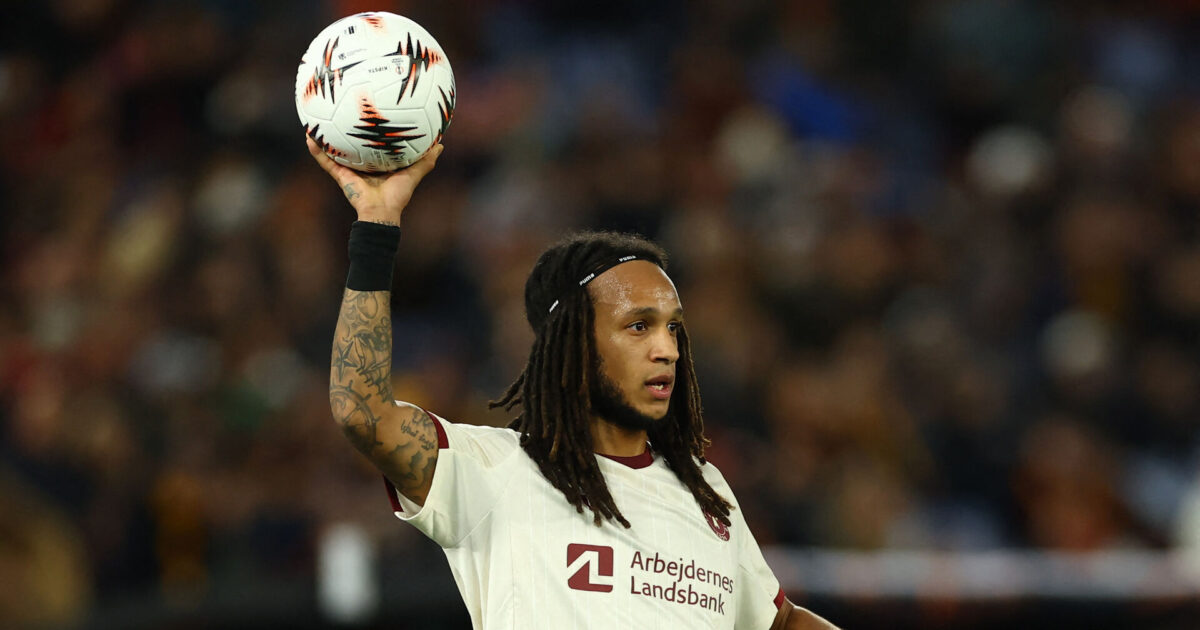 Forlader FC Midtjylland – Mbabu stiler stadig højt Foto: Ritzau Scanpix/REUTERS