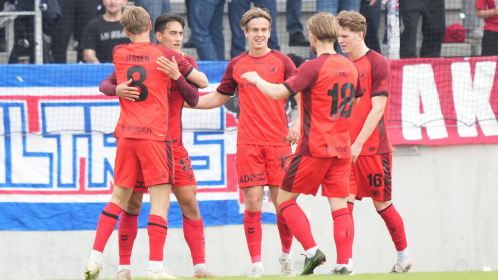Fredericia-spillere jubler efter scoring.