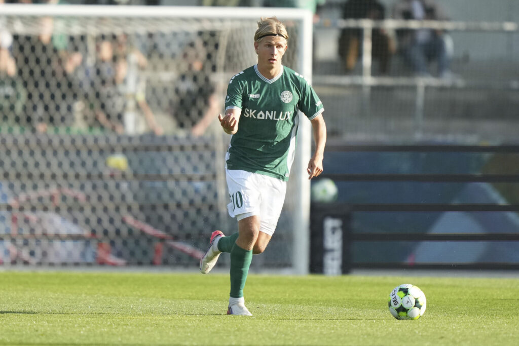 Thomas Jørgensen løber og kigger.