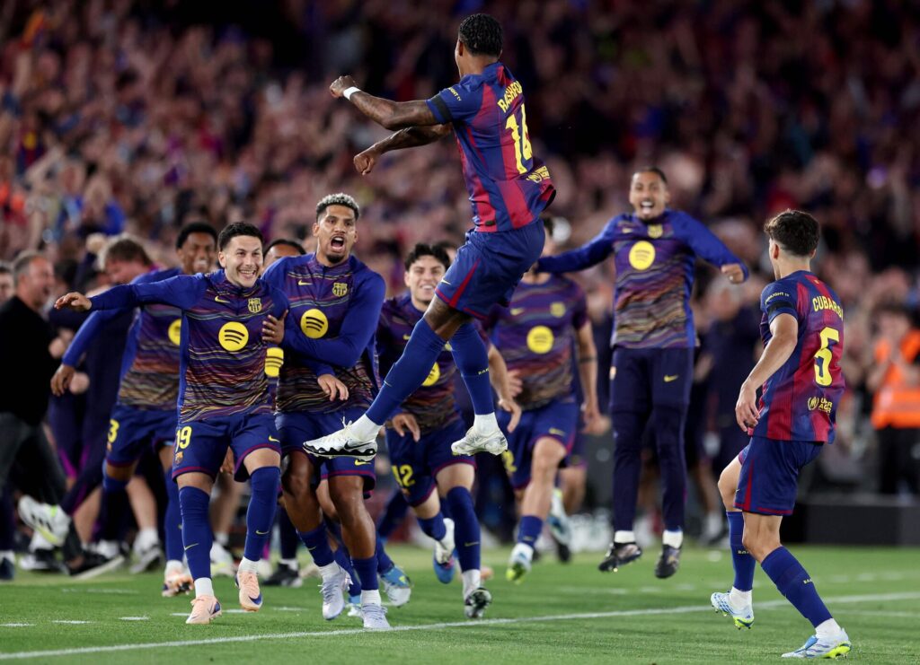Marcus Rashford fejrer et mål for FC Barcelona.