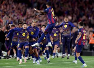 Marcus Rashford fejrer et mål for FC Barcelona.