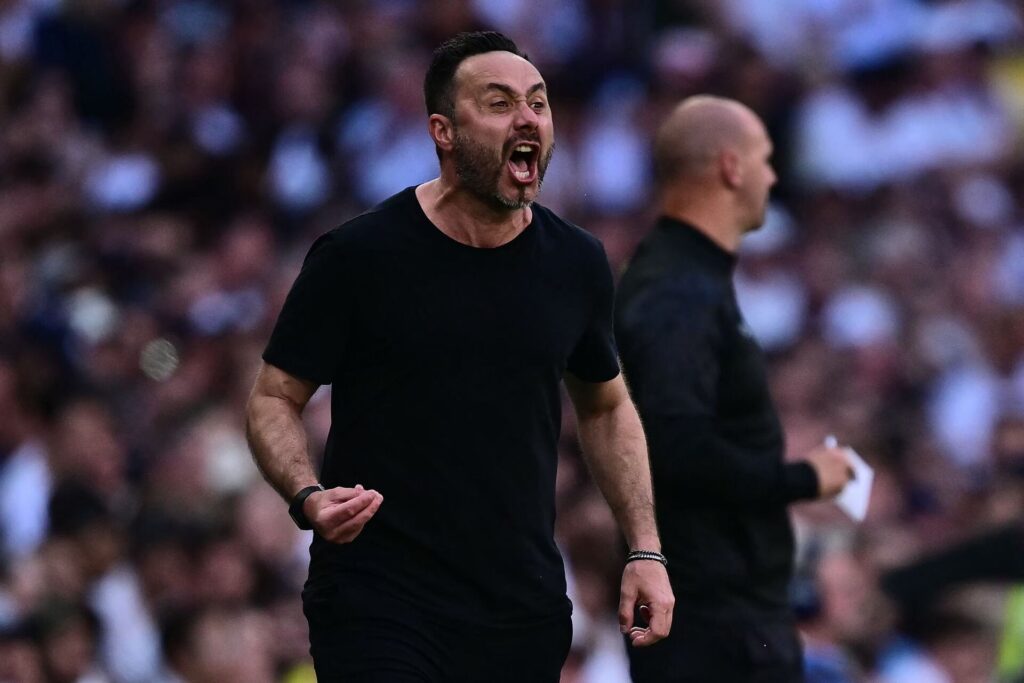 De Zerbi råber.
