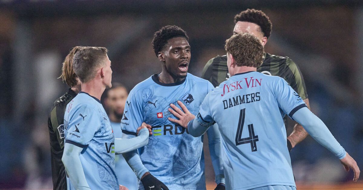Transfers for 100 mio: Har rivaler kig på Superliga-direktør? Uenighed mellem Randers FCs Mohamed Touré og Randers FCs Wessel Dammers under superligakampen mellem Randers FC og OB på Cepheus Park i Randers mandag den 24. november 2025