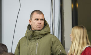 Esben Hansen kigger til venstre